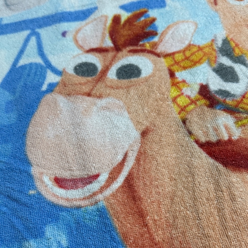 DISNEY PIXAR TOY STORY CLASSIC WOODY BUZZ BULLSEYE SPACE COWBOYZ BEACH TOWEL - Picture 5 of 5